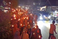 Pawai Obor Terangi Kota Manna
