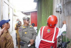 Modus Listrik Ilegal Terbongkar, Satpol PP Kota Bengkulu Tertibkan Lapak PKL di Badan Jalan