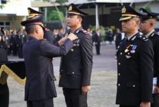 Kapolda Bengkulu Anugerahkan Satyalancana Pengabdian kepada 422 Personel Polri