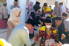 Bupati Bengkulu Utara Lepas 29 CJH, Diberangkatkan ke Tanah Suci Via Padang