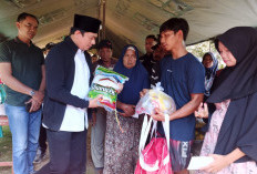 Gerak Cepat Pasca-Kebakaran Arga Mulya, Bupati Bengkulu Utara Tinjau Lokasi dan Salurkan Bantuan