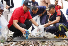 Aksi GEMPAR di Pantai Jakat, Wali Kota Dedy Pimpin Pembersihan Ikon Wisata