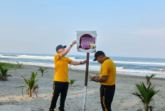 Sambut HUT Bhayangkara ke-80, Polda Bengkulu Gotong Royong Bersihkan Pantai Panjang