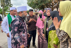 Gubernur Sambangi Korban Kebakaran dan Salurkan Bantuan 