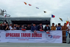 Kenang Jasa Pahlawan, Pemprov  dan DPRD Tabur Bunga di Laut Bengkulu