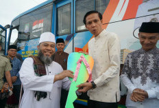 Gubernur Bengkulu Serahkan Bantuan Bus Sekolah Gratis untuk Kabupaten Kaur