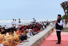Perdana! Pemkot Bengkulu Gelar Gerakan Asmara Subuh Mengaji di Pantai Panjang
