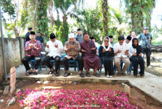 Gubernur Helmi Hadiri Pemakaman Orangtua Bupati Seluma dan Senator Destita