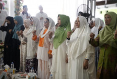 Destita Khairilisani Hadiri Pengajian Akbar Maulid Nabi di Ponpes Hidayatul Qomariah