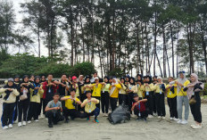 Mahasiswa FEB UNIB dan Dispar Bengkulu Kompak Gelar Aksi Peduli Pantai