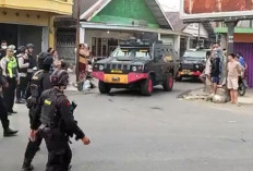 Puluhan Polisi Bersenjata Lengkap dan Rantis Baracuda Sisir Desa Kampung Jeruk Binduriang