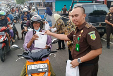 Tak Hanya Berbagi Takjil, Kejari Bengkulu Utara Sosialisasi Budaya Anti Korupsi ke Pengendara