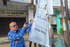 Satpol PP Kota Bengkulu Cabut Reklame Ilegal di 'Misi Memburu Reklame'