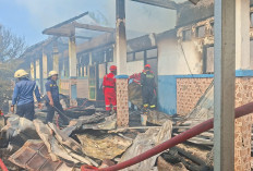 Saat Warga Salat Jumat, Kebakaran Hanguskan 7 Ruangan SMPN 19 Kota Bengkulu