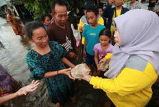 Pemkot Bengkulu Salurkan Ribuan Nasi Bungkus untuk Korban Banjir