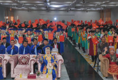 348 Mahasiswa Universitas Dehasen di Wisuda
