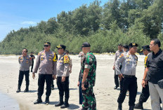 Pantai Batu Kumbang Dipadati Wisatawan, Kapolres Mukomuko Larang Pengunjung Berenang