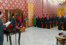 35 Pejabat Pemkab Bengkulu Utara Dilantik, Bupati Tekankan Integritas dan Cari Terobosan Anggaran