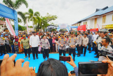 Kapolri dan DPR RI Tinjau Huntara Korban Banjir di  Sumatera Utara 